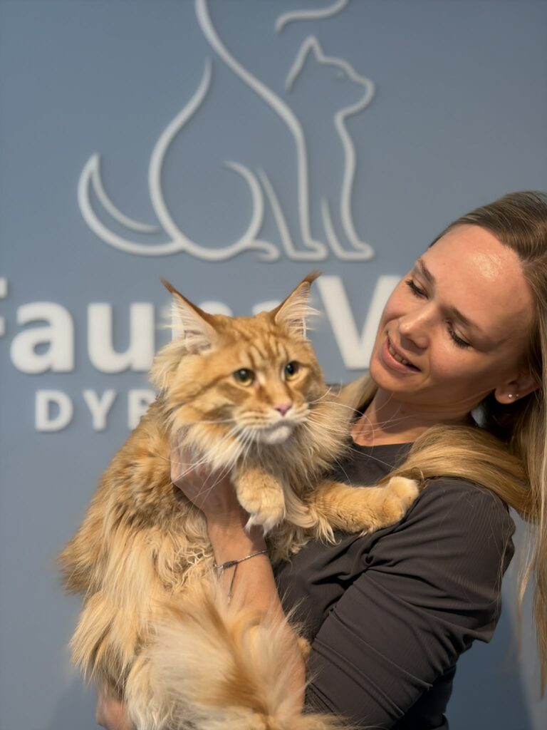 Jolanta med kat hos FaunaVet Dyreklinik